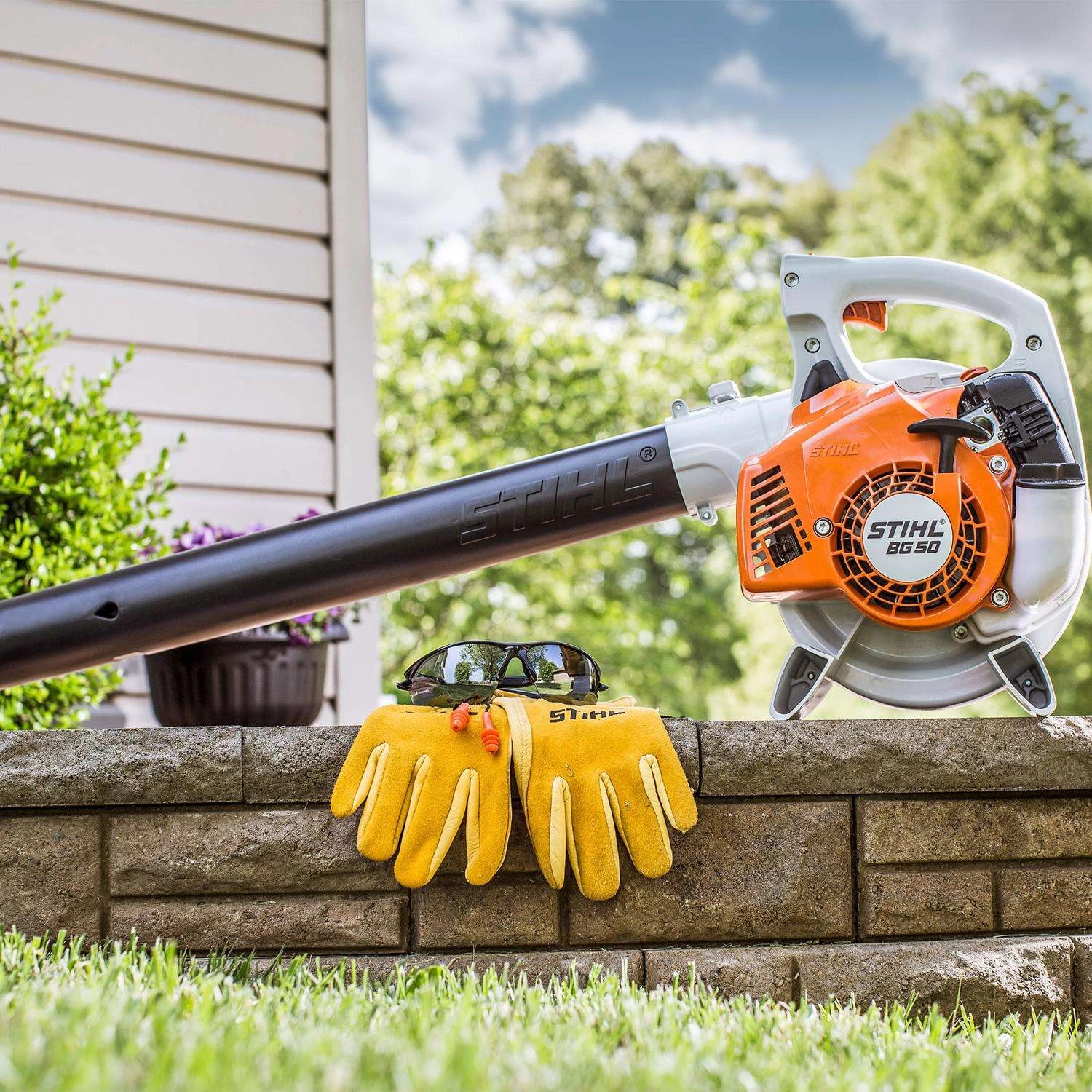 STIHL BG 50 134 Mph 412 CFM Gas Handheld Leaf Blower 6 STIHL BG 50 134 Mph 412 CFM Gas Handheld Leaf Blower - Image 6