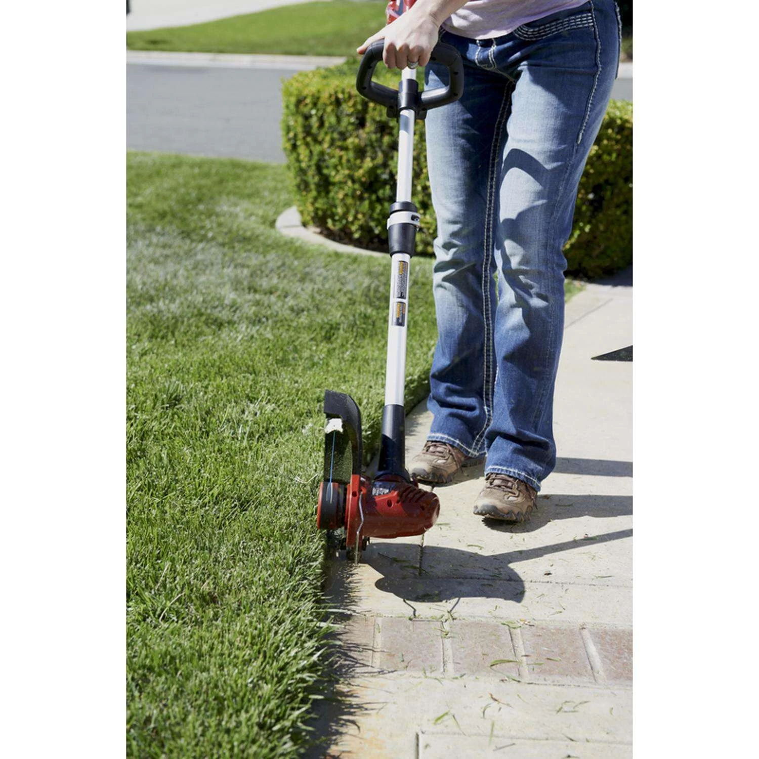 Toro 51484 12 In. 20 V Battery Edger/Trimmer Kit (Battery & Charger) 5 Toro 51484 12 In. 20 V Battery Edger/Trimmer Kit (Battery & Charger) - Image 5