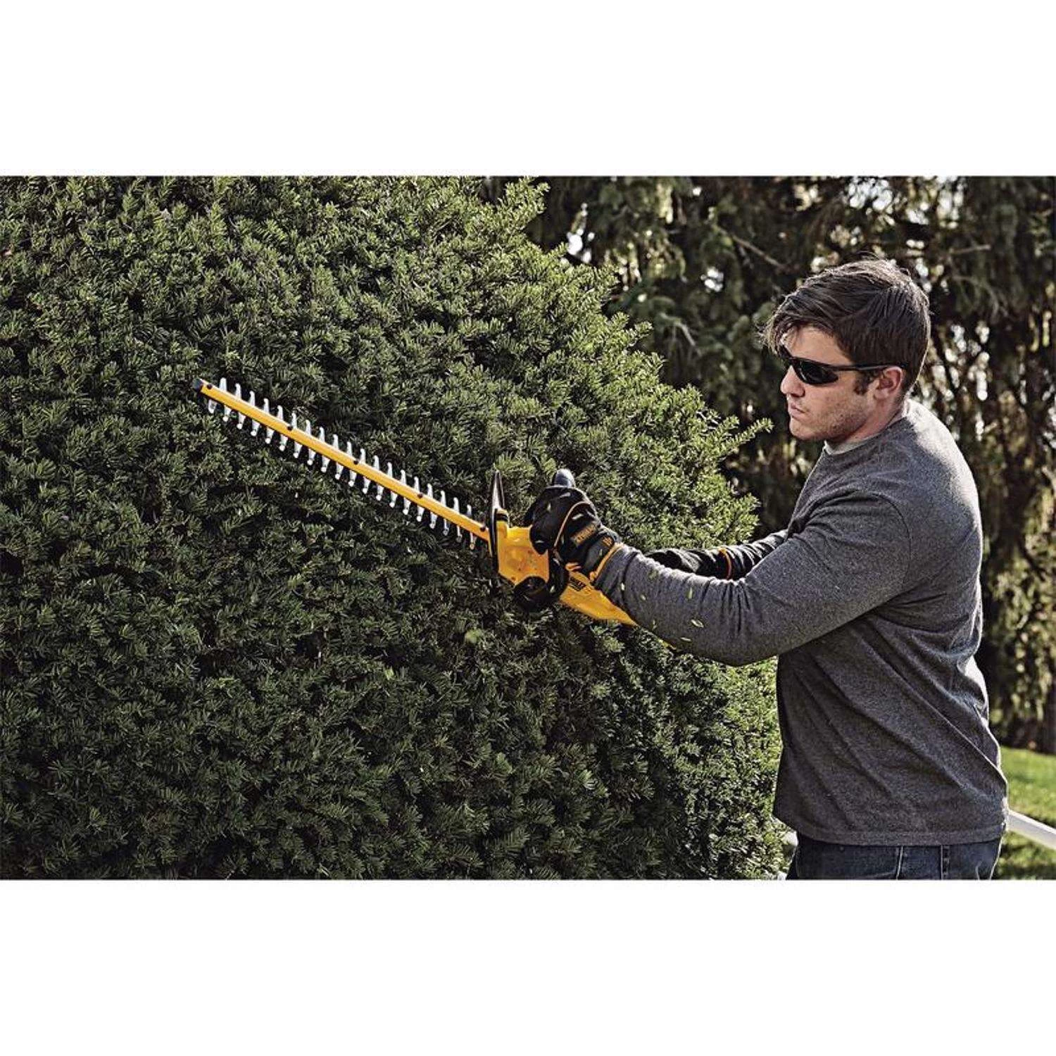 DeWalt 20V MAX DCHT820P1 22 In. 20 V Battery Hedge Trimmer Kit (Battery & Charger) 10 DeWalt 20V MAX DCHT820P1 22 In. 20 V Battery Hedge Trimmer Kit (Battery & Charger) - Image 10