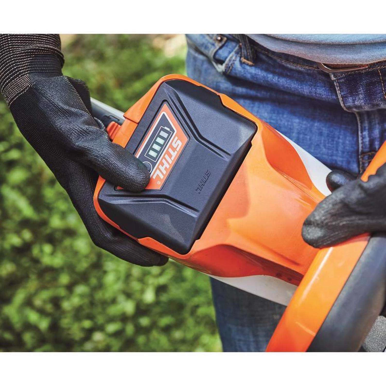 STIHL HSA 56 18 In. 36 V Battery Hedge Trimmer Kit (Battery & Charger) 5 STIHL HSA 56 18 In. 36 V Battery Hedge Trimmer Kit (Battery & Charger) - Image 5