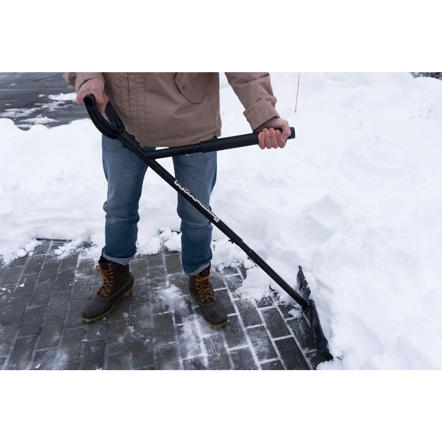 NoBendz 18 In. W X 55 In. L Poly Ergonomic Snow Shovel 6 NoBendz 18 In. W X 55 In. L Poly Ergonomic Snow Shovel - Image 6