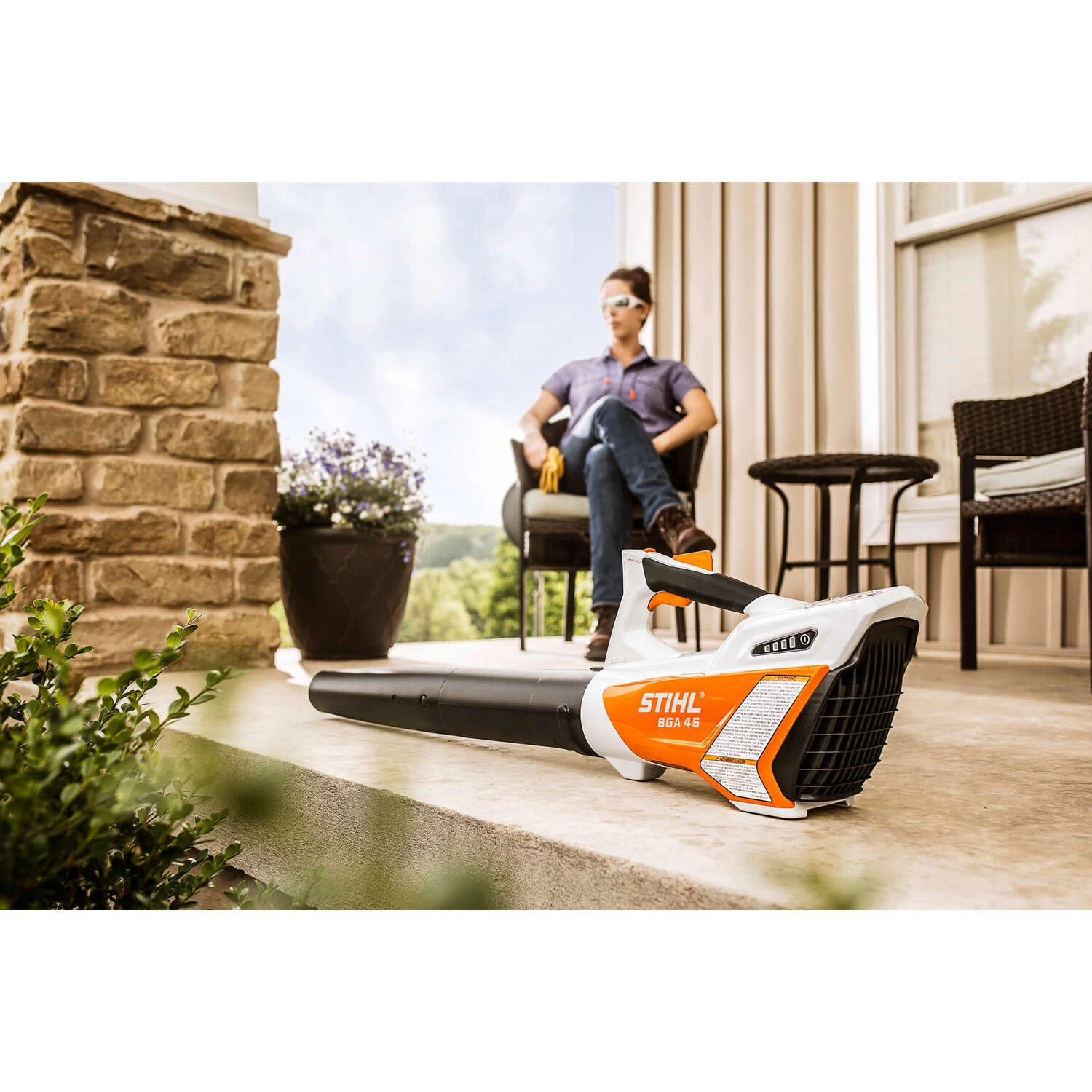 STIHL BGA 45 85 Mph 235 CFM Battery Handheld Leaf Blower Kit (Battery & Charger) 4 STIHL BGA 45 85 Mph 235 CFM Battery Handheld Leaf Blower Kit (Battery & Charger) - Image 4