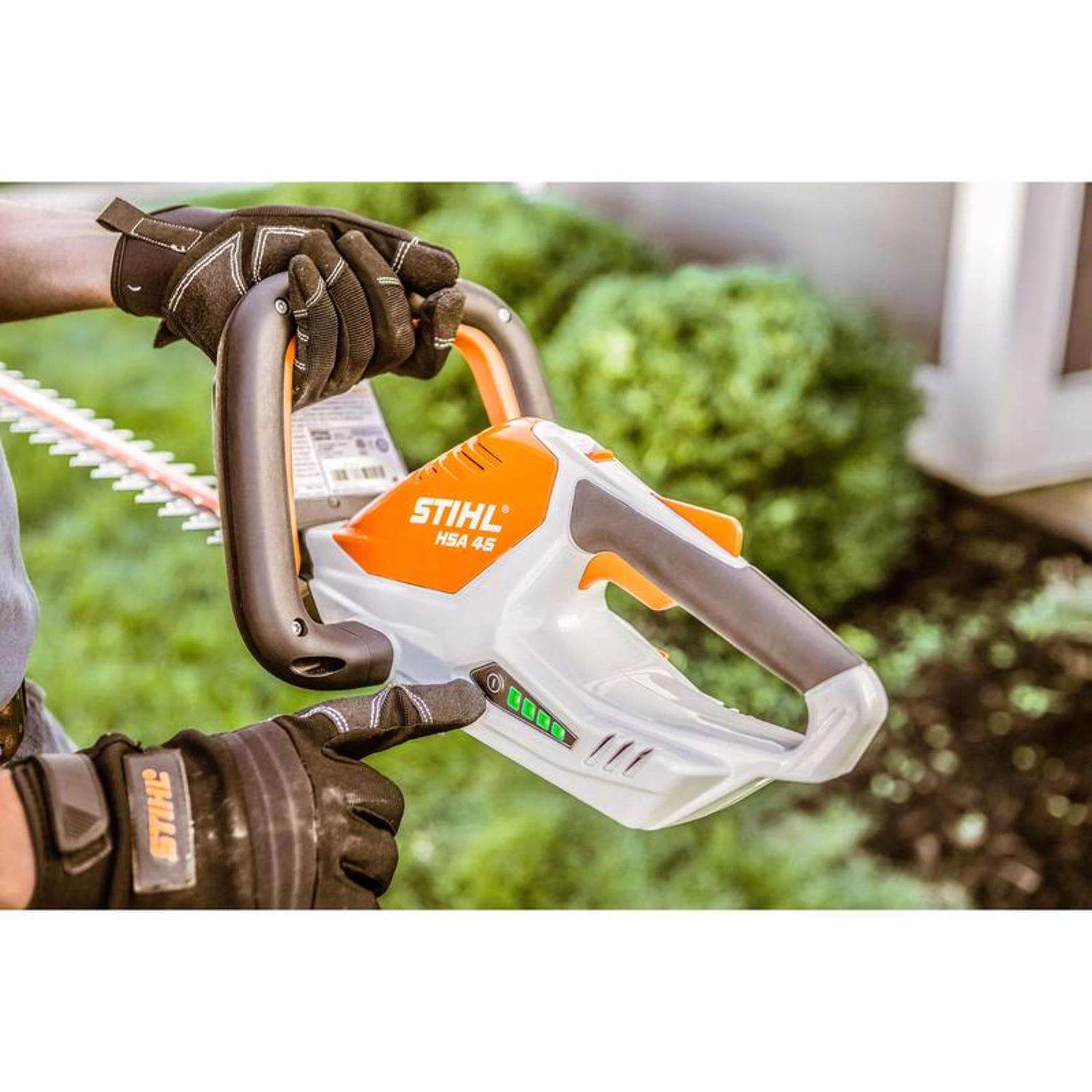 STIHL HSA 45 20 In. 18 V Battery Hedge Trimmer Kit (Battery & Charger) 4 STIHL HSA 45 20 In. 18 V Battery Hedge Trimmer Kit (Battery & Charger) - Image 4