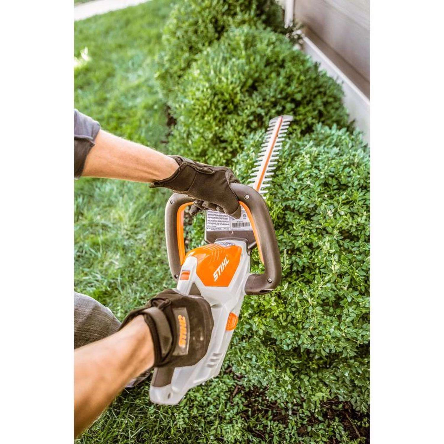 STIHL HSA 45 20 In. 18 V Battery Hedge Trimmer Kit (Battery & Charger) 3 STIHL HSA 45 20 In. 18 V Battery Hedge Trimmer Kit (Battery & Charger) - Image 3