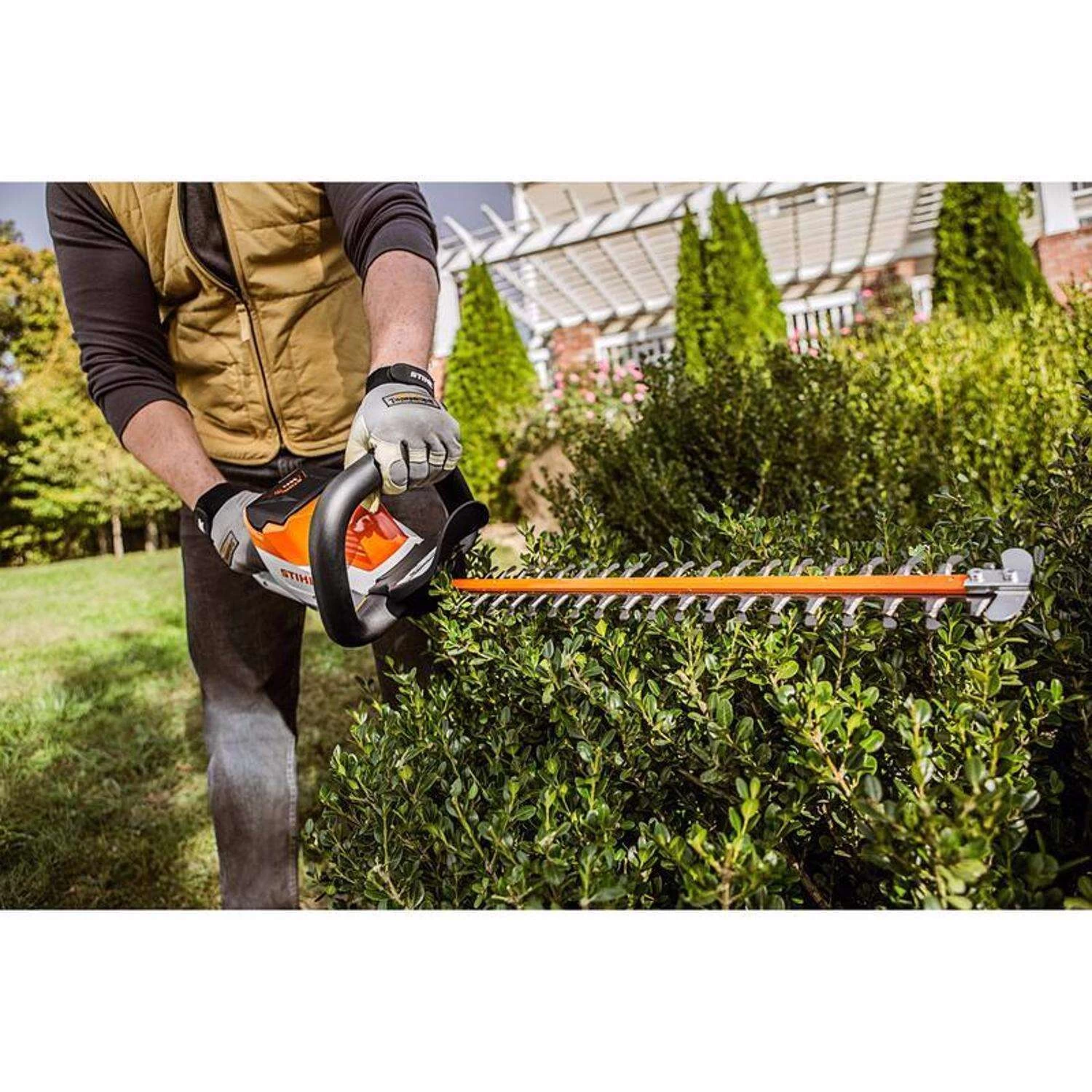 STIHL HSA 56 18 In. 36 V Battery Hedge Trimmer Kit (Battery & Charger) 4 STIHL HSA 56 18 In. 36 V Battery Hedge Trimmer Kit (Battery & Charger) - Image 4