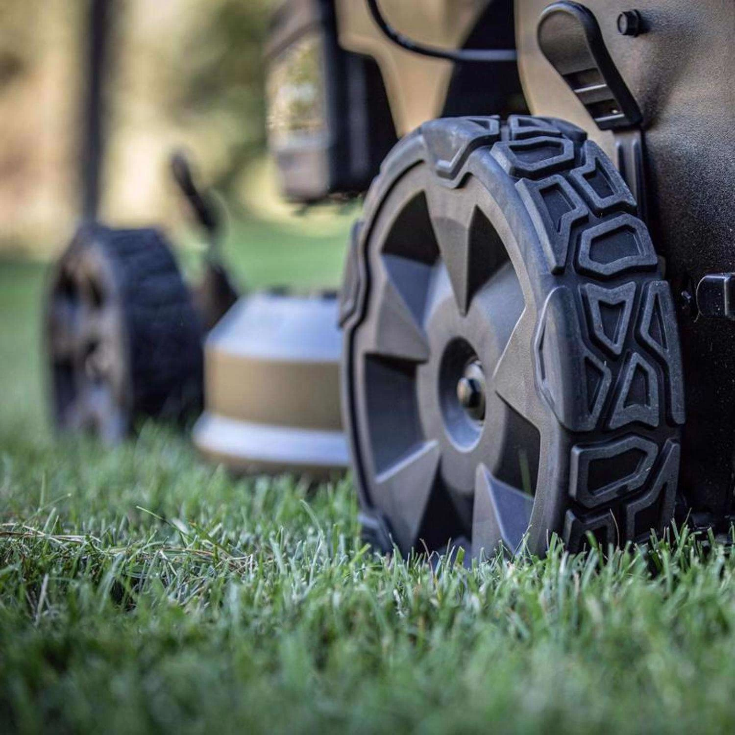 Toro SmartStow Super Recycler 21565 21 In. 163 Cc Gas Self-Propelled Lawn Mower 4 Toro SmartStow Super Recycler 21565 21 In. 163 Cc Gas Self-Propelled Lawn Mower - Image 4