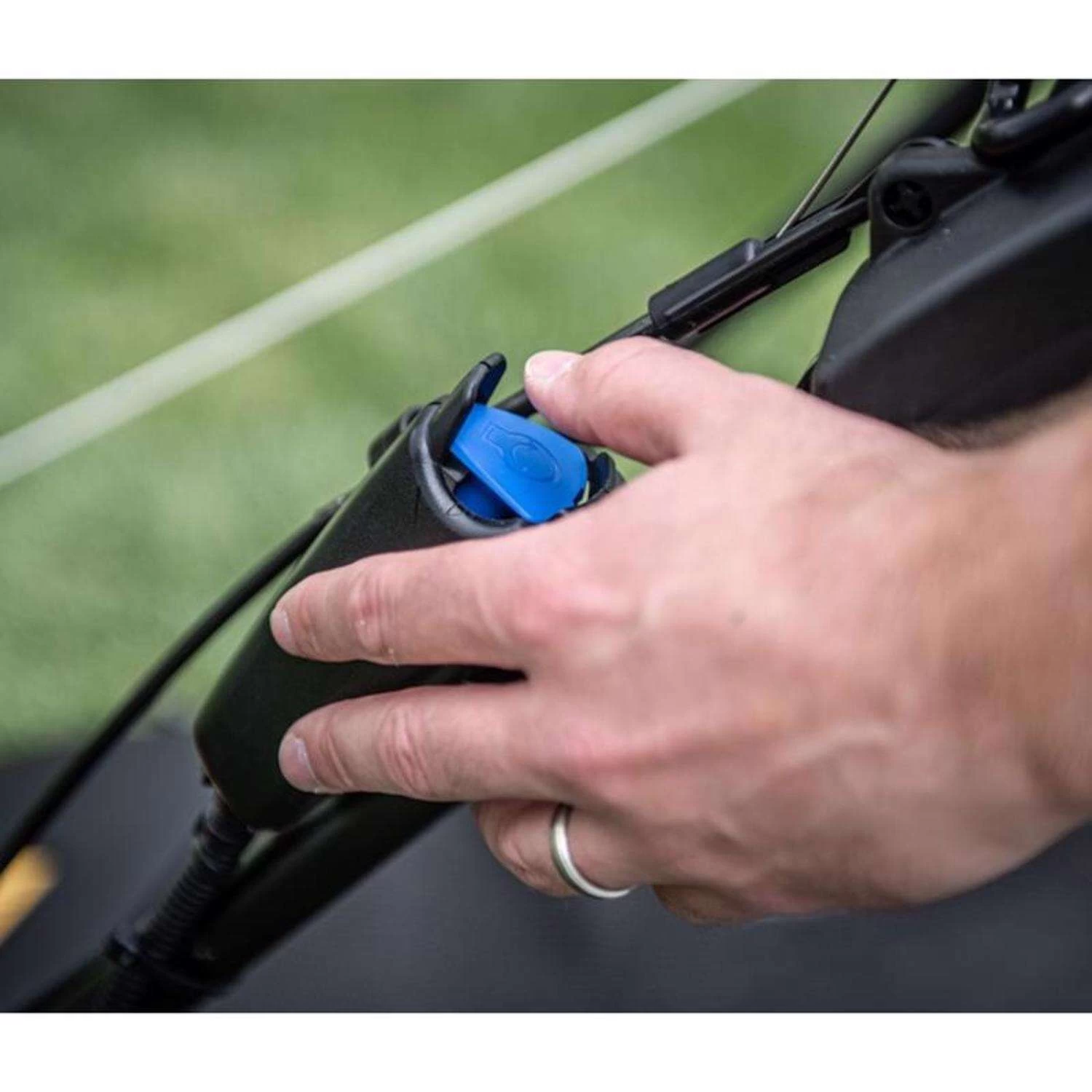 Toro Super Recycler 21 In. 60 V Battery Self-Propelled Lawn Mower Kit (Battery & Charger) 5 Toro Super Recycler 21 In. 60 V Battery Self-Propelled Lawn Mower Kit (Battery & Charger) - Image 5