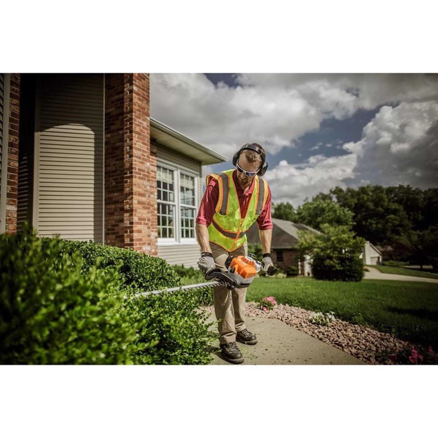 STIHL HS 87 T 30 In. Gas Hedge Trimmer 2 STIHL HS 87 T 30 In. Gas Hedge Trimmer - Image 2