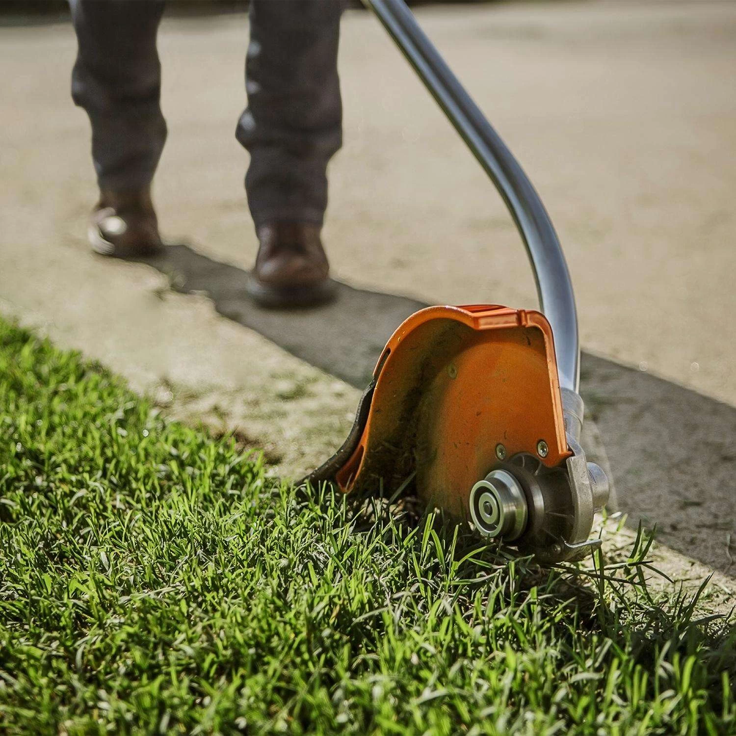 STIHL FC 56 C-E 8 In. Gas Edger 3 STIHL FC 56 C-E 8 In. Gas Edger - Image 3